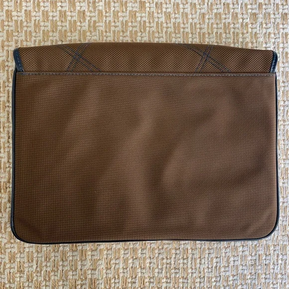Abbi New York Padded Laptop Sleeve - Picture 2 of 7